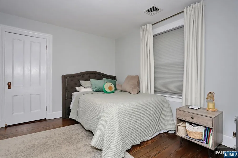 142 Wyckoff Avenue Waldwick, NJ 07463
