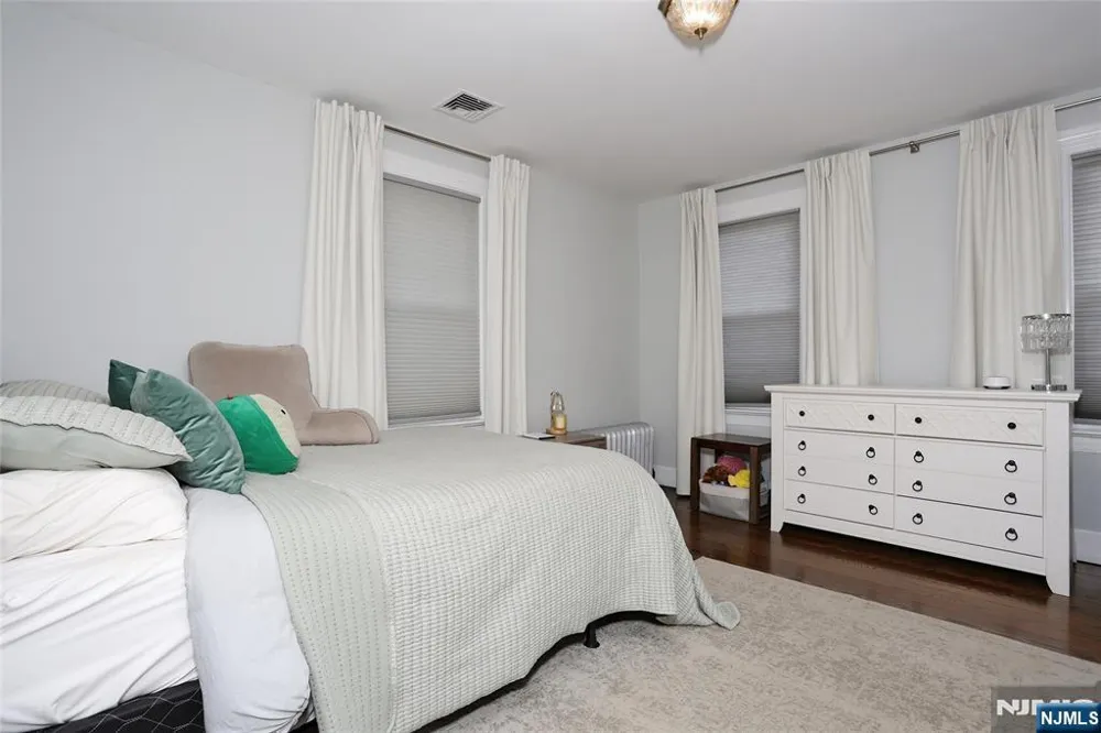 142 Wyckoff Avenue Waldwick, NJ 07463