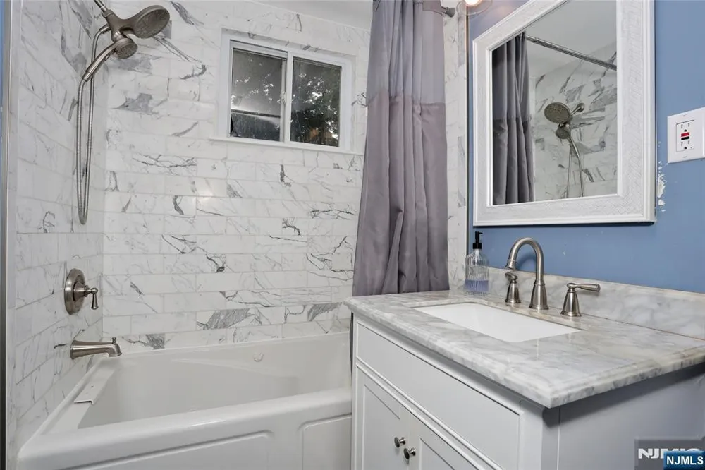 142 Wyckoff Avenue Waldwick, NJ 07463