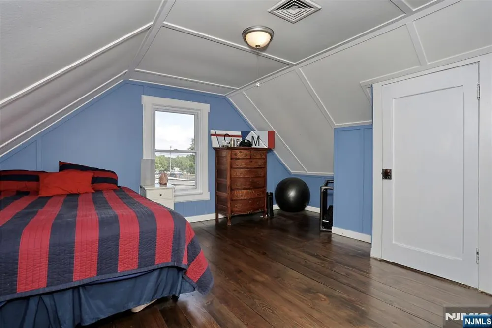 142 Wyckoff Avenue Waldwick, NJ 07463
