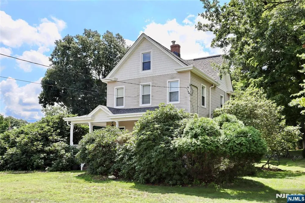 142 Wyckoff Avenue Waldwick, NJ 07463