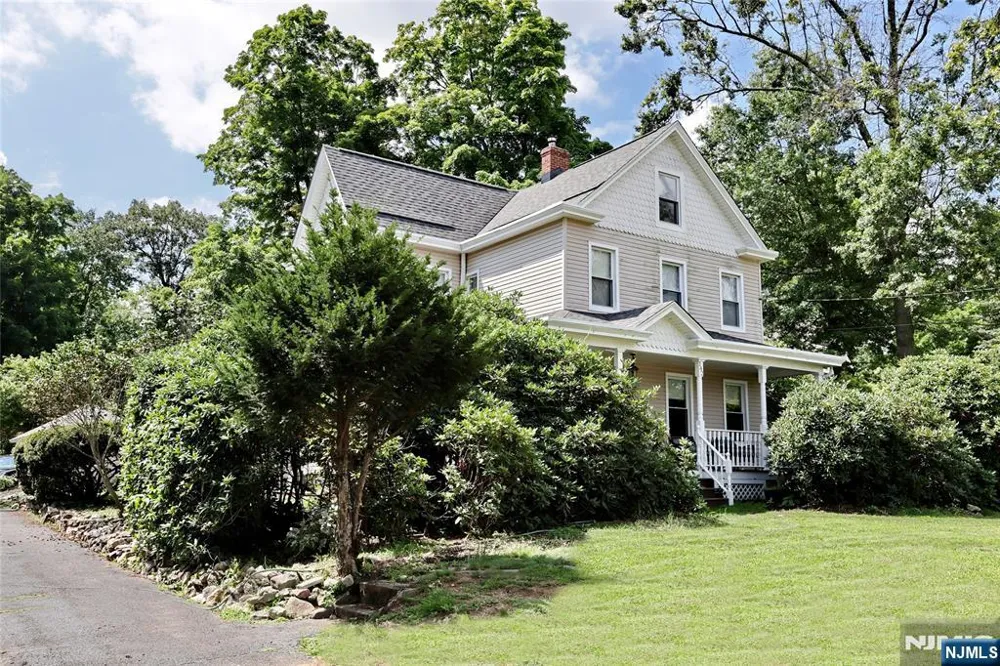 142 Wyckoff Avenue Waldwick, NJ 07463