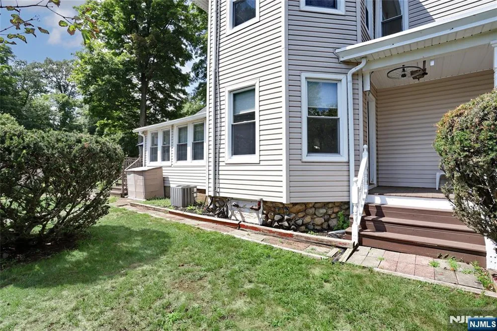 142 Wyckoff Avenue Waldwick, NJ 07463