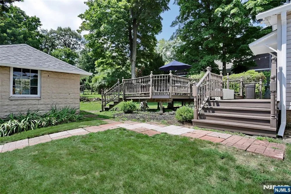 142 Wyckoff Avenue Waldwick, NJ 07463