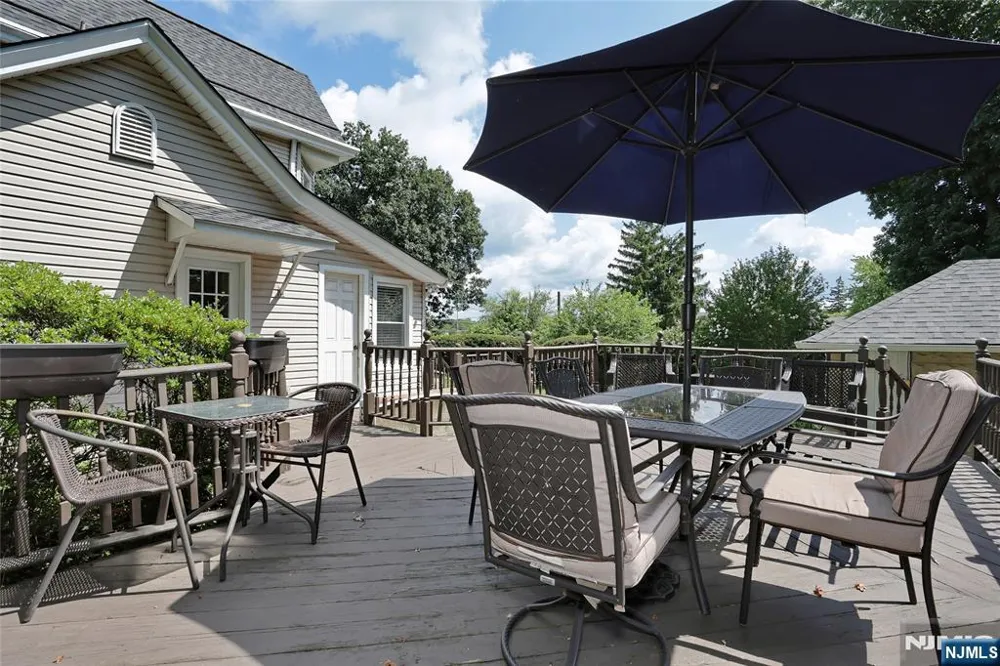 142 Wyckoff Avenue Waldwick, NJ 07463
