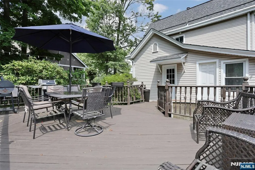 142 Wyckoff Avenue Waldwick, NJ 07463