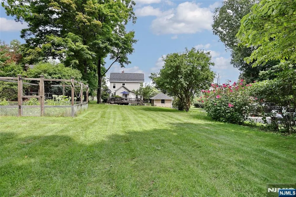 142 Wyckoff Avenue Waldwick, NJ 07463