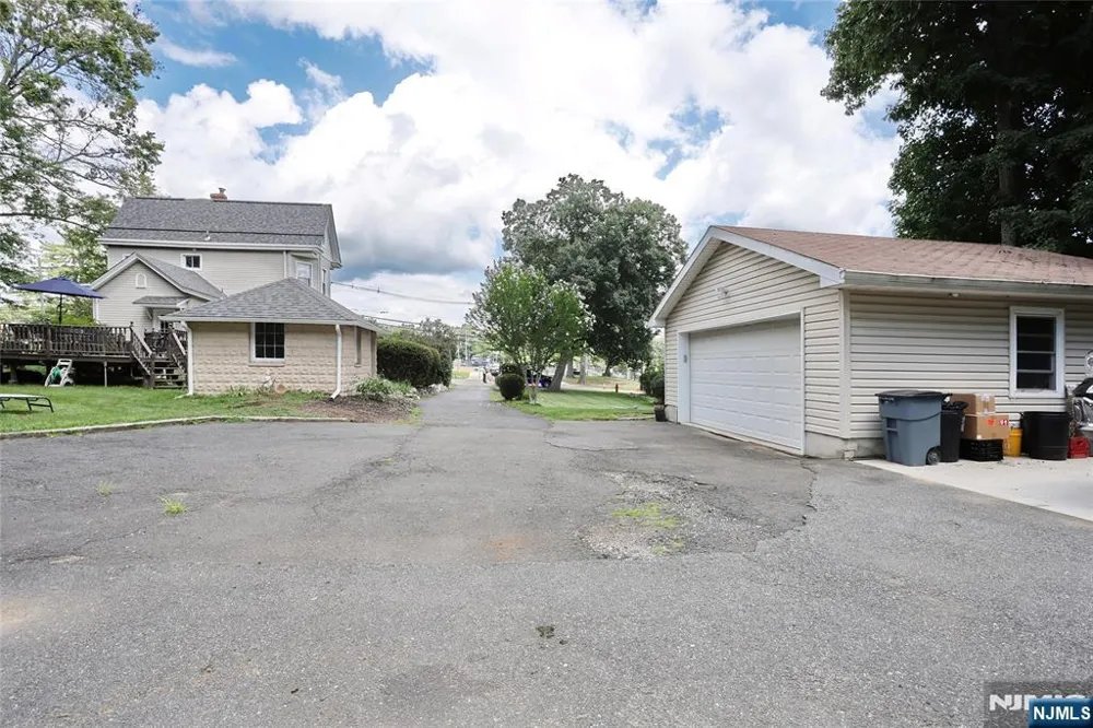 142 Wyckoff Avenue Waldwick, NJ 07463