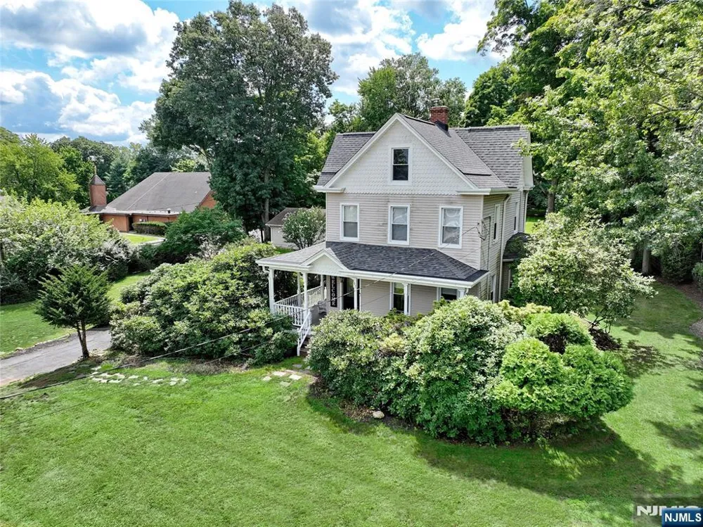 142 Wyckoff Avenue Waldwick, NJ 07463