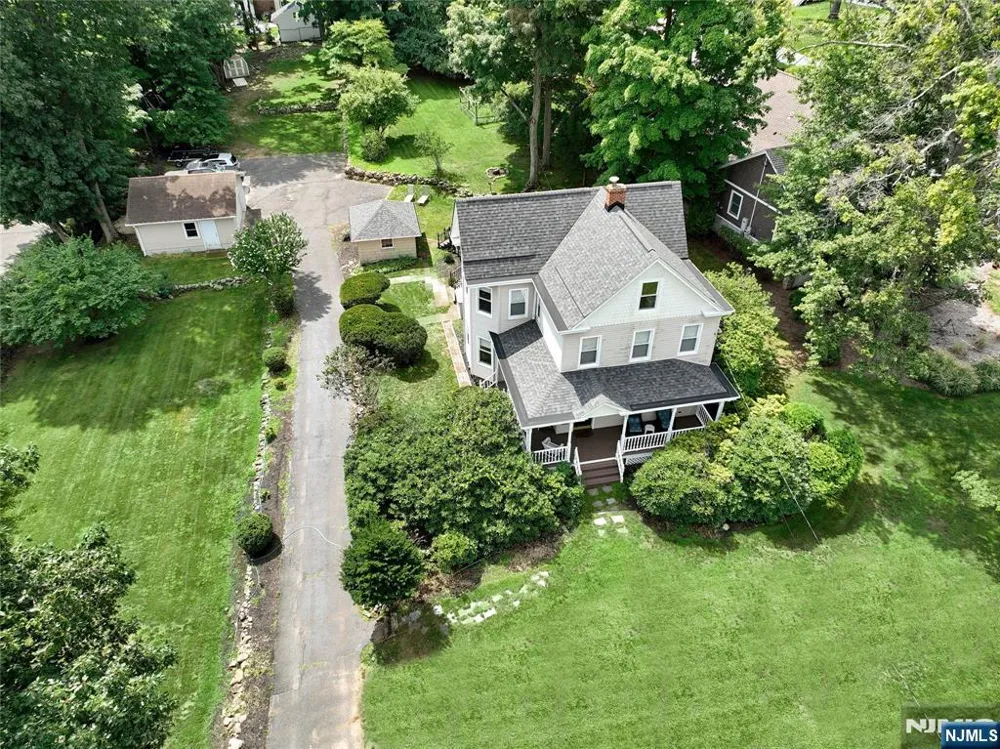 142 Wyckoff Avenue Waldwick, NJ 07463