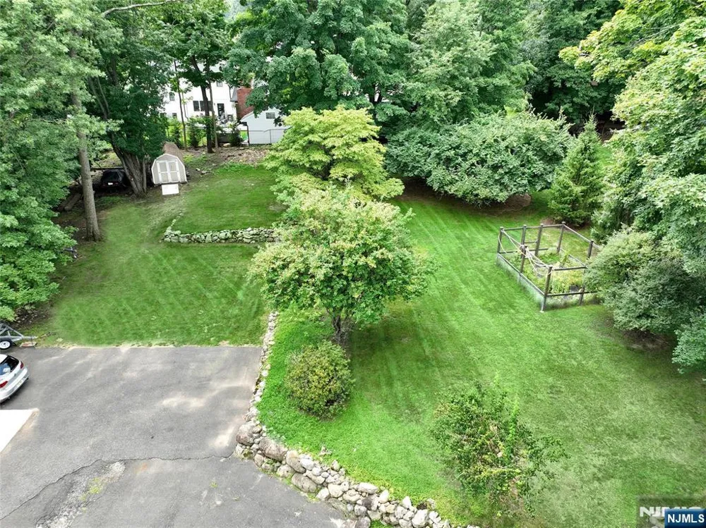 142 Wyckoff Avenue Waldwick, NJ 07463