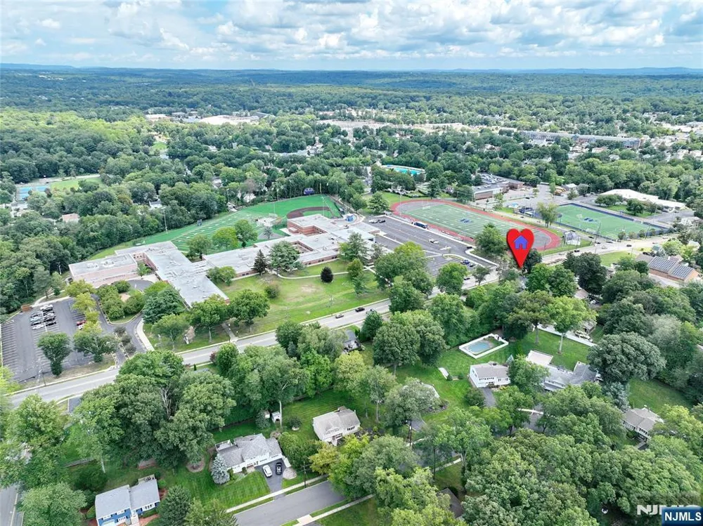 142 Wyckoff Avenue Waldwick, NJ 07463