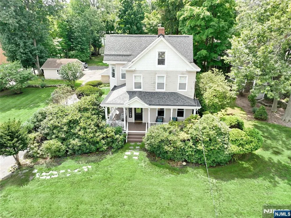 142 Wyckoff Avenue Waldwick, NJ 07463