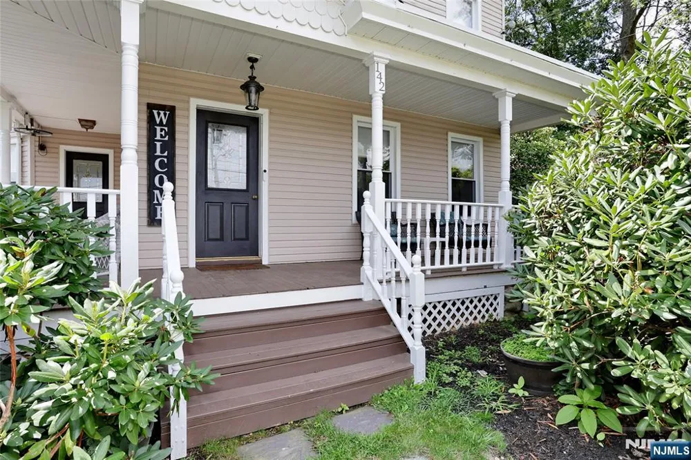 142 Wyckoff Avenue Waldwick, NJ 07463
