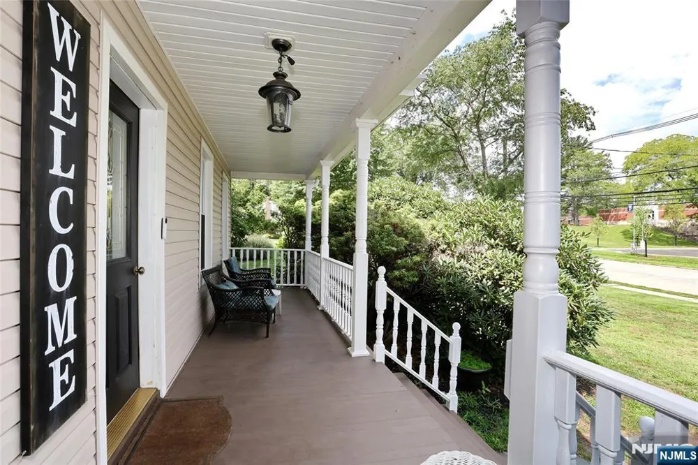 142 Wyckoff Avenue Waldwick, NJ 07463