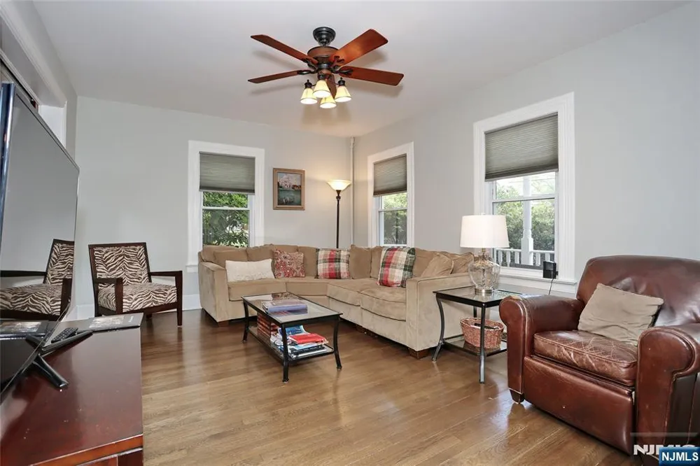 142 Wyckoff Avenue Waldwick, NJ 07463