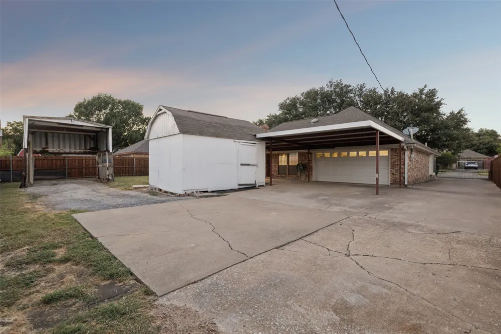 6640 Pleasant Ridge Drive North Richland Hills, TX 76180