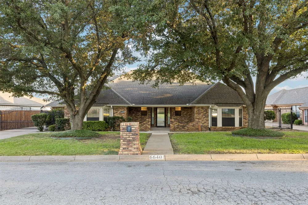 6640 Pleasant Ridge Drive North Richland Hills, TX 76180