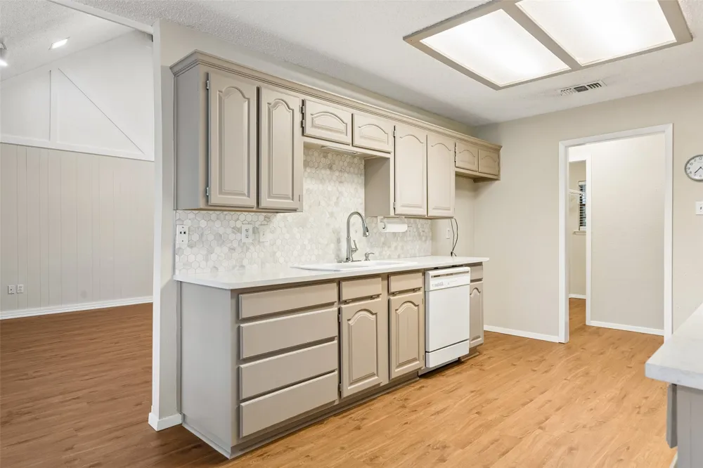 6640 Pleasant Ridge Drive North Richland Hills, TX 76180