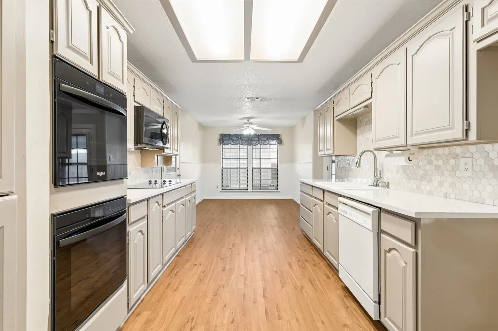 6640 Pleasant Ridge Drive North Richland Hills, TX 76180