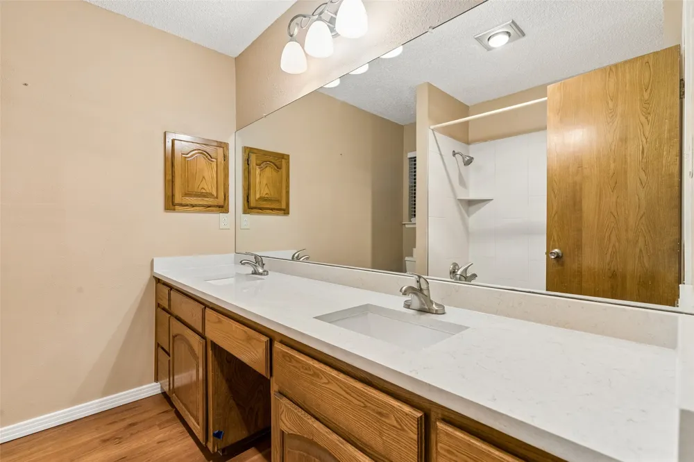 6640 Pleasant Ridge Drive North Richland Hills, TX 76180