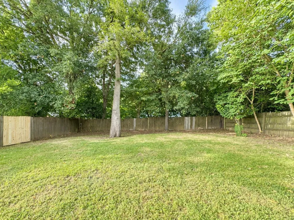 322 Green Leaf Street Huntsville, TX 77340