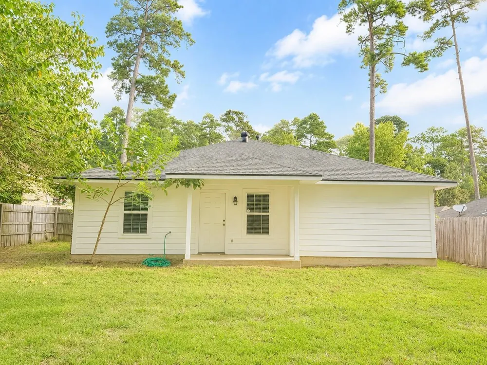 322 Green Leaf Street Huntsville, TX 77340