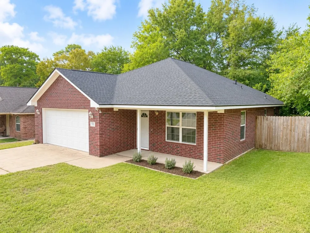 322 Green Leaf Street Huntsville, TX 77340