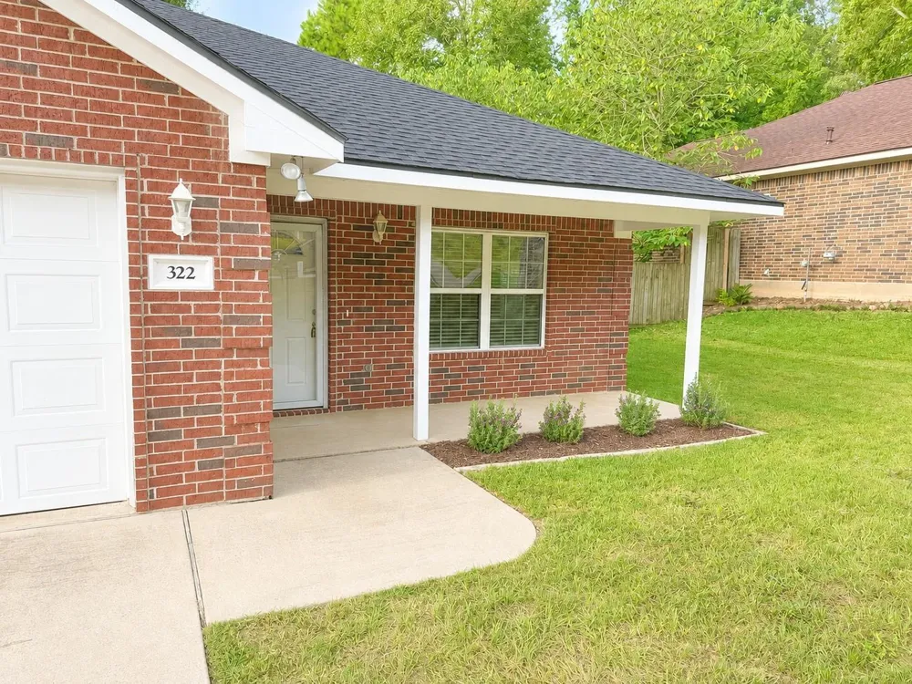 322 Green Leaf Street Huntsville, TX 77340