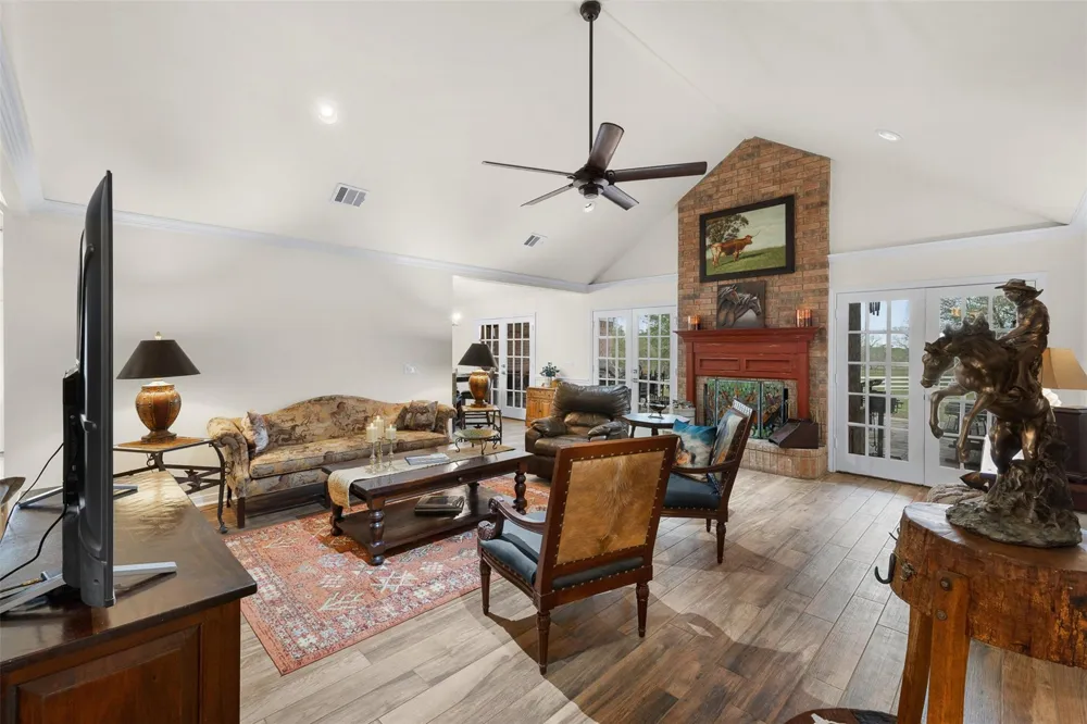 1089 Club Lane Columbus, TX 78934