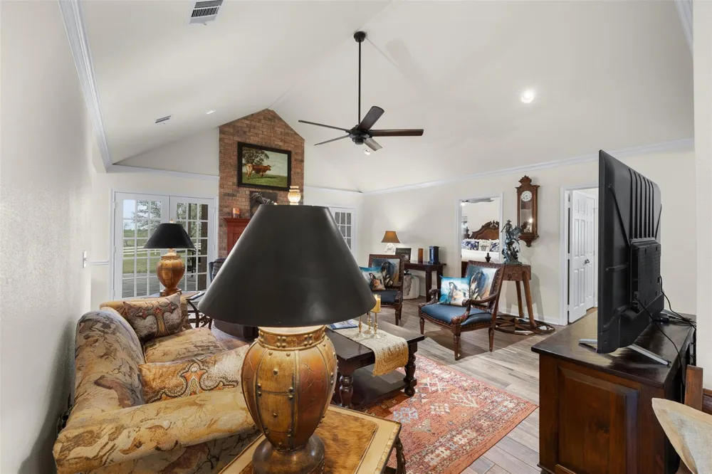 1089 Club Lane Columbus, TX 78934