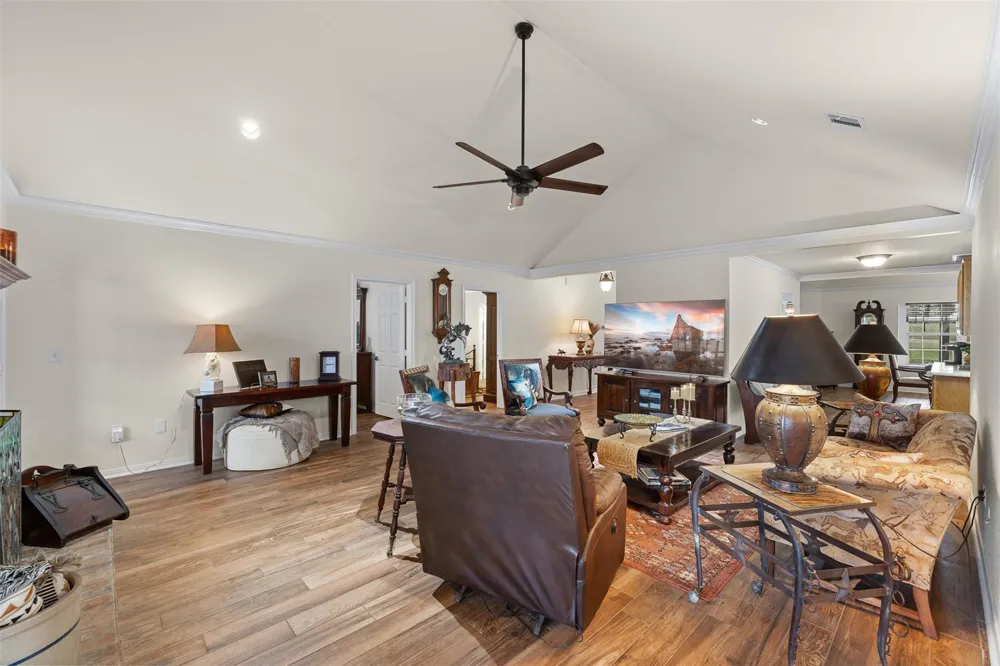 1089 Club Lane Columbus, TX 78934