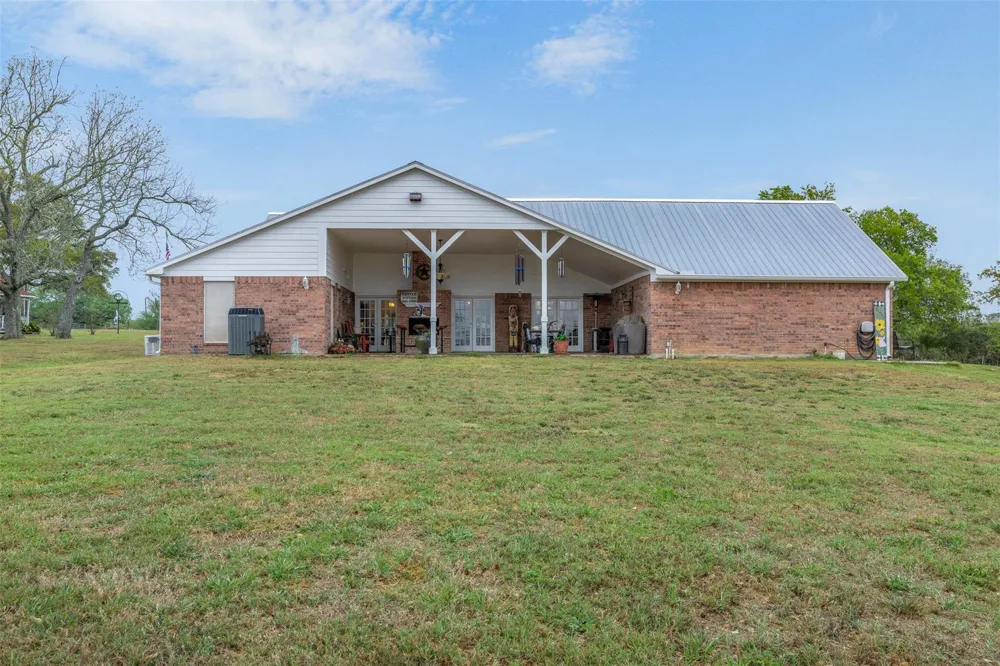 1089 Club Lane Columbus, TX 78934