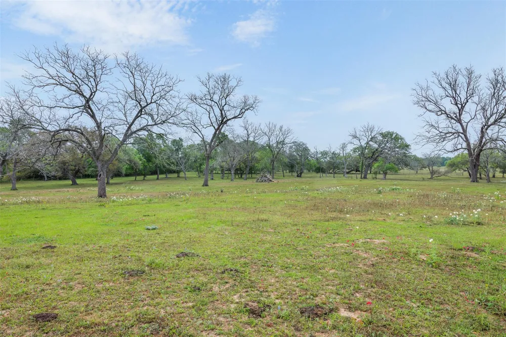 1089 Club Lane Columbus, TX 78934