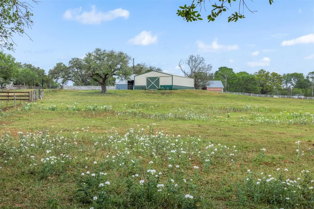 1089 Club Lane Columbus, TX 78934