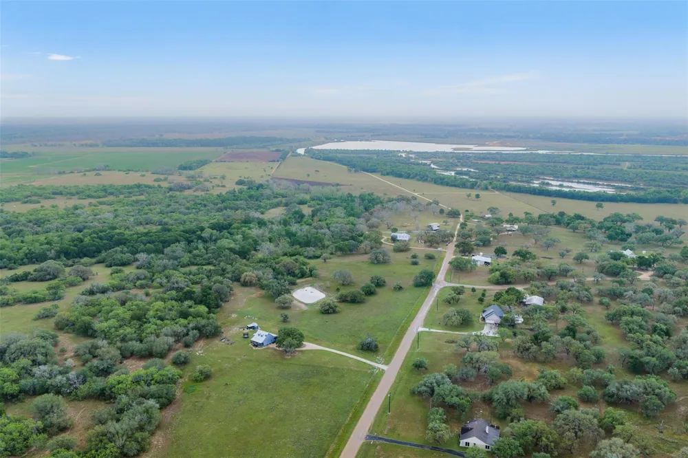 1089 Club Lane Columbus, TX 78934