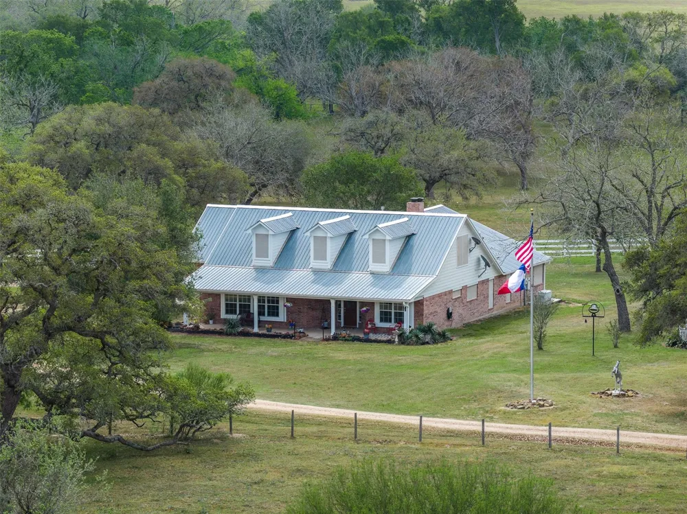 1089 Club Lane Columbus, TX 78934