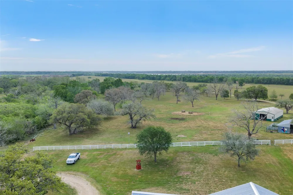 1089 Club Lane Columbus, TX 78934