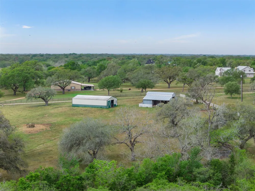 1089 Club Lane Columbus, TX 78934