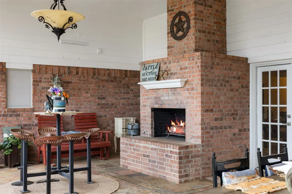1089 Club Lane Columbus, TX 78934