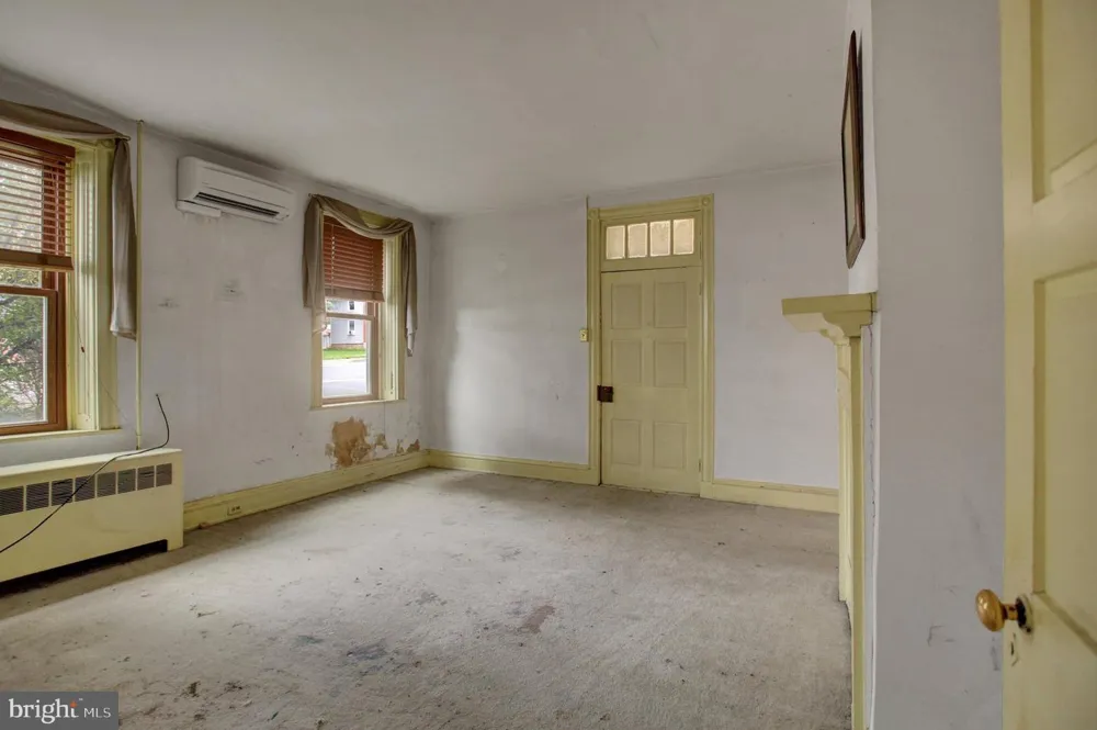 5444 BUCHANAN TRAIL WEST W Greencastle, PA 17225