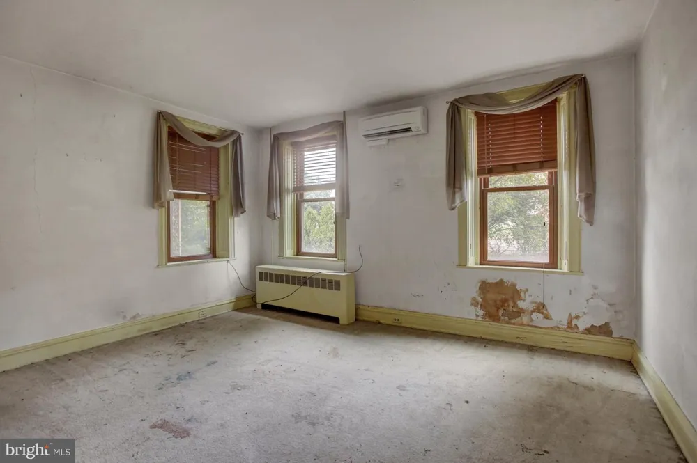 5444 BUCHANAN TRAIL WEST W Greencastle, PA 17225