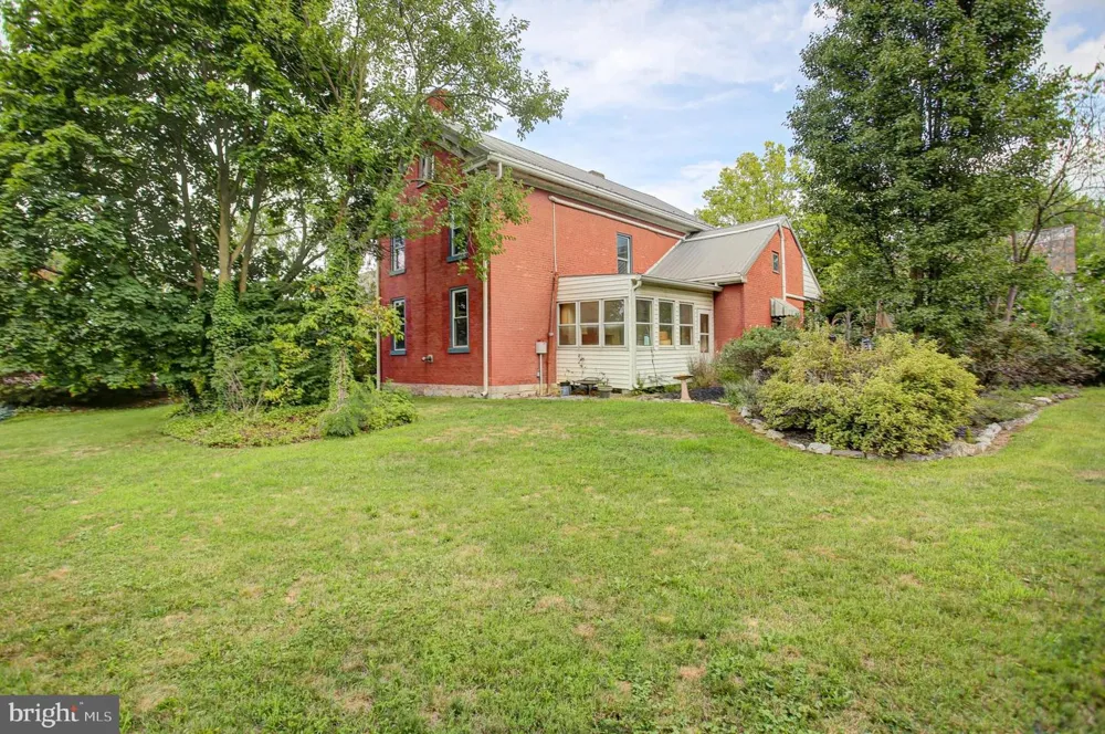 5444 BUCHANAN TRAIL WEST W Greencastle, PA 17225