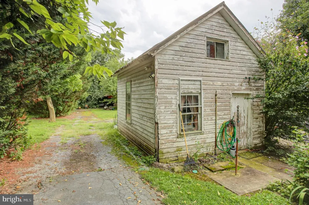5444 BUCHANAN TRAIL WEST W Greencastle, PA 17225