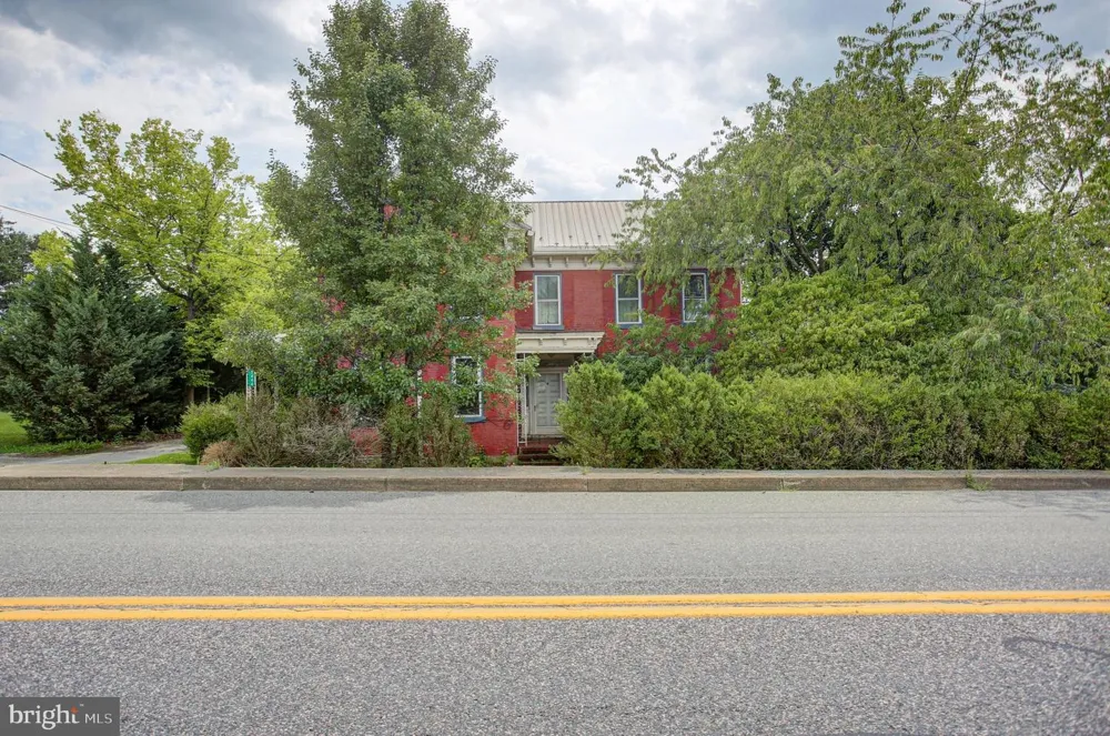 5444 BUCHANAN TRAIL WEST W Greencastle, PA 17225