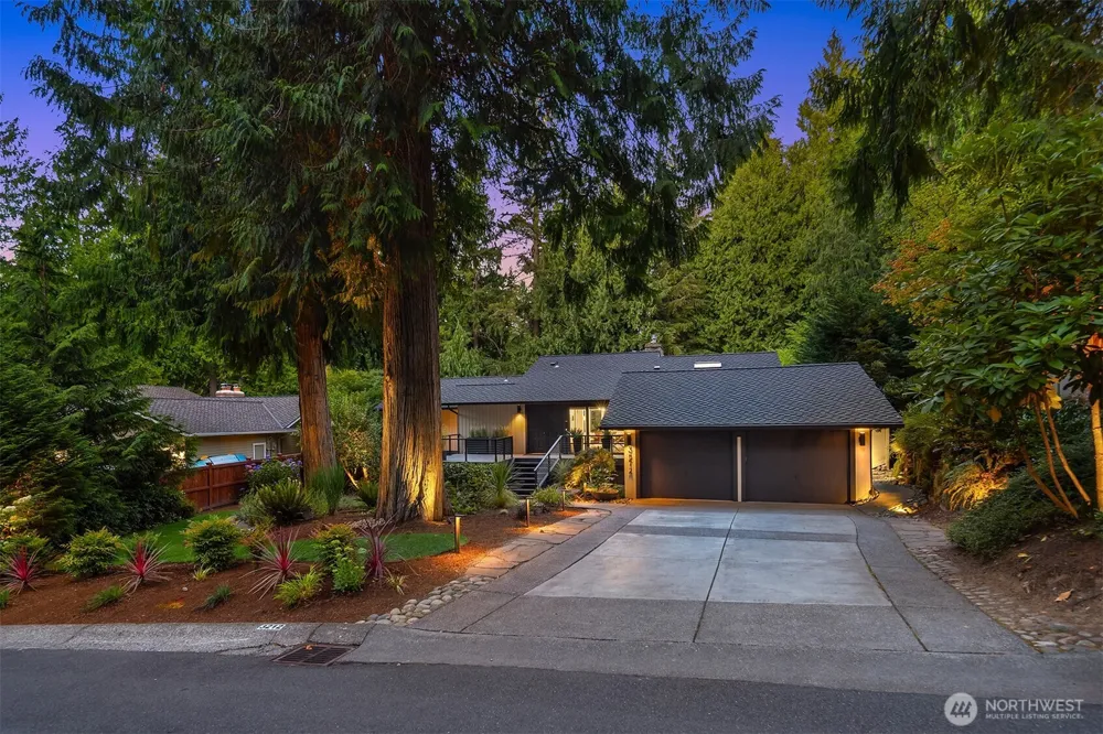 3212 211th Avenue NE Sammamish, WA 98074
