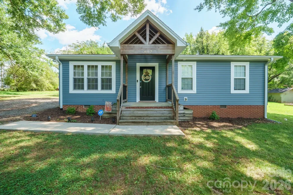 607 E 17th Street Newton, NC 28658