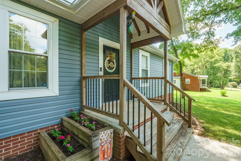 607 E 17th Street Newton, NC 28658