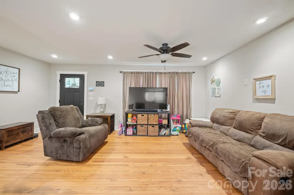 607 E 17th Street Newton, NC 28658
