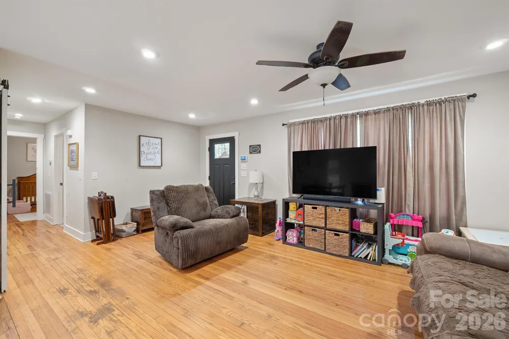 607 E 17th Street Newton, NC 28658